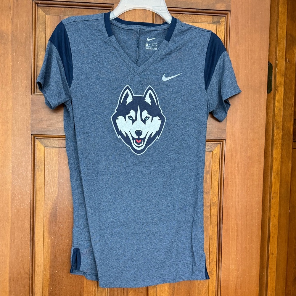 Uconn tshirt